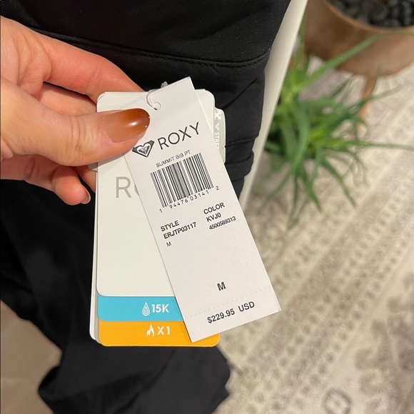 NWT Roxy Summit Ski Bib Black - S, M - Picture 4 of 4